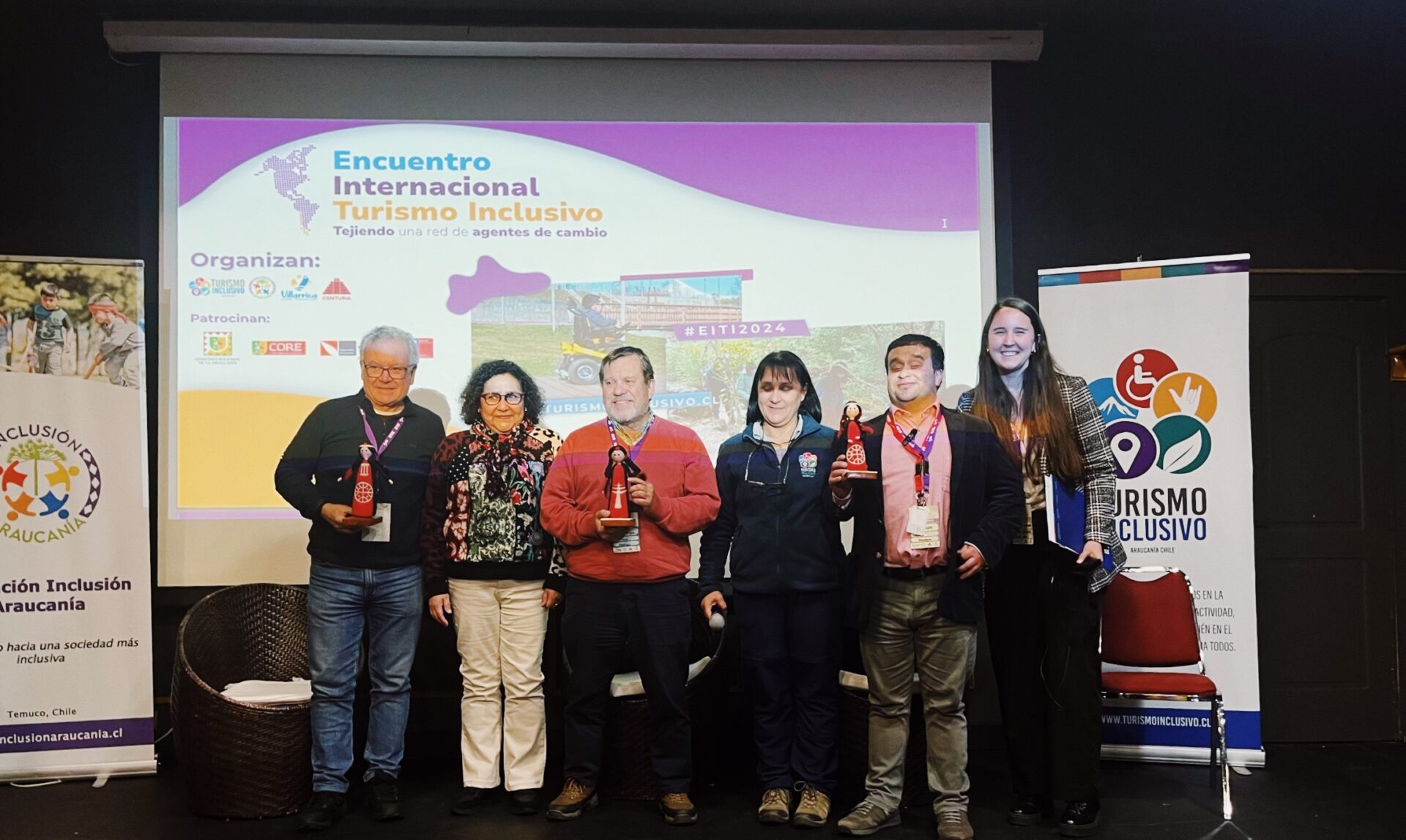 Daniel López junto a expositores de Encuentro Turismo Inclusivo 2024